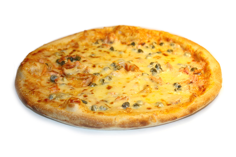 Оригинальная пицца с нежным лососем, каперсами и сыром Моццарелла.