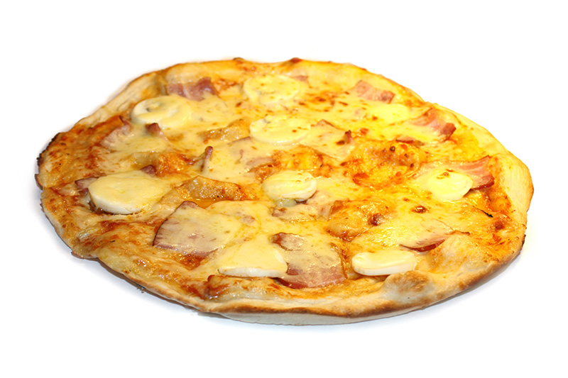 Элегантная пицца с беконом, яйцом, сыром Пармезан , Моццарелла и томатным соусом.